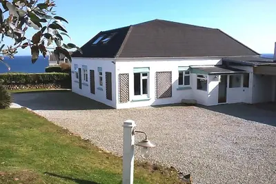 Image de Au-dessus de Beach House en position panoramique Grandes 8 personnes dans 1 Acre Jardin privé