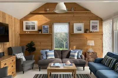 Image de Superbe chalet familial en bord de mer, à 1 minute de la plage pour 12 personnes