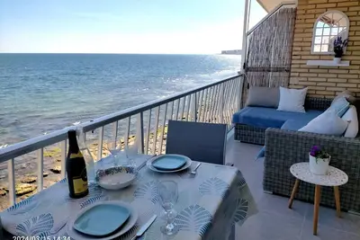 Image de Frontline appartement moderne loooking tout droit sorti de la mer. Wifi gratuit