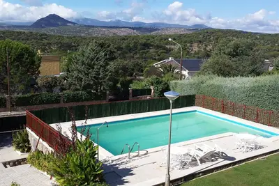Image de Villa idéale groupes ou familles. Piscine et Jardin