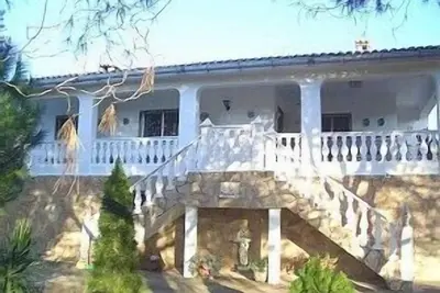 Image de Jolie villa espagnole située dans une vallée pittoresque