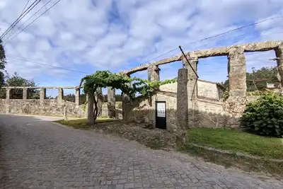 Image de Maison dans une ferme avec piscine et court de tennis