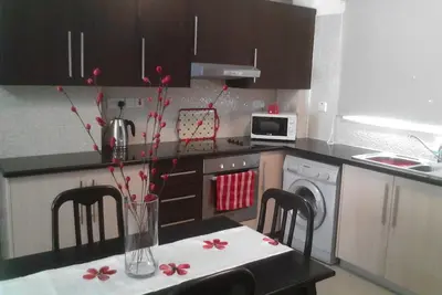 Image de Bel appartement privé de 2 chambres avec grande terrasse ensoleillée et Wifi gratuit