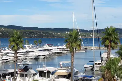 Image de magnifique appartement avec vue mer, situé dans la marina. plage a 3mn à pied
