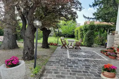 Image de Appartement dans une villa avec un grand jardin, entouré de verdure et de tranquillité