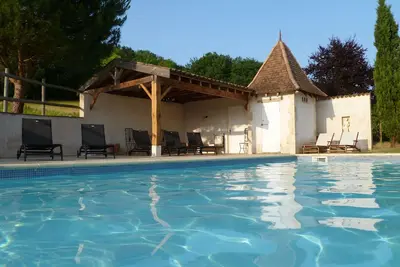 Image de Magnificent Maison de Maître & Cottage Sleeping 14 with Pool & Games Room