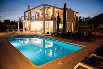 Image de Villa spacieuse avec piscine et barbecue. Playa den Bossa 5 min, supermarché 2 min.