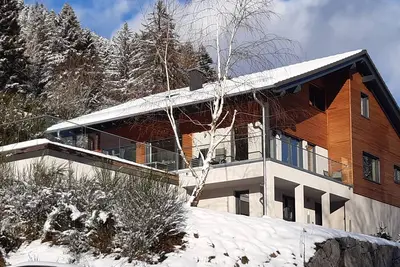 Image de Chalet moderne  5 chambres dont 2 suites, piscine privative, sauna et jacuzzi