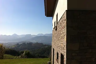Image de Maison élégante avec de belles vues entre mer et montagnes