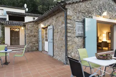 Image de Maison Tres Spacieuse Avec Grande Piscine