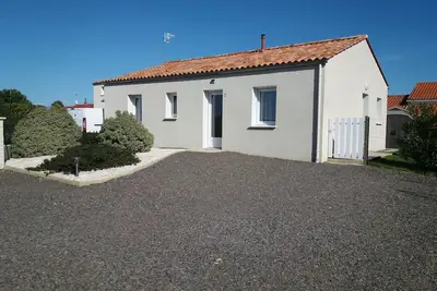Image de Maison 2 chambres + 1 couchage salon  proche commerce  7 km plages
