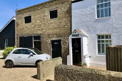 Image de Élégant Cottage Mer Avec la réserve naturelle, la rivière et la mer