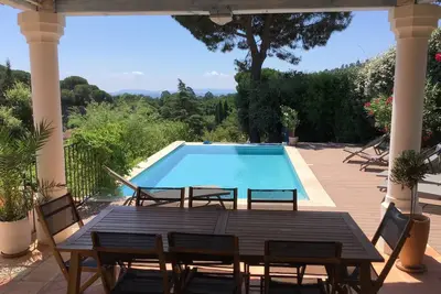 Image de Villa spacieuse vue mer avec piscine à débordement