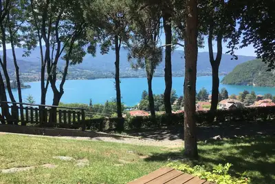 Image de Superbe appartement avec vue panoramique sur le lac et la montagne