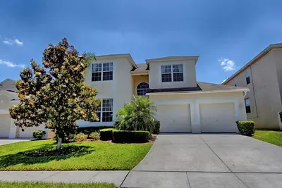 Image de Villa de luxe 5 chambres / 5 salles de bain rénovée avec piscine orientée Sud.