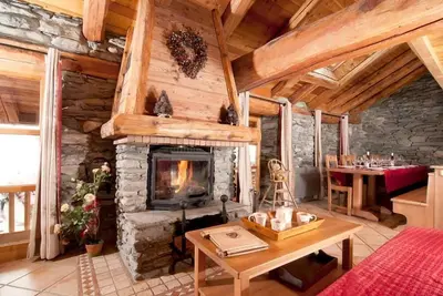 Image de Chalet 15 pers Tignes les Brévières Val d'Isère pieds de pistes wifi cheminée