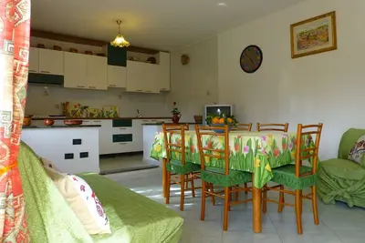 Image de Appartement dans villa, rez-de-chaussée, entrée séparée, adapté pour les familles.