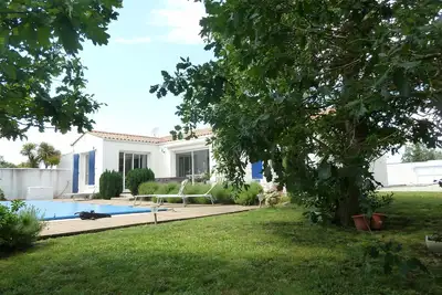 Image de Belle Villa Avec Piscine Proximite Mer Et Verdure Piscine Chauffee Et Wifi<br>