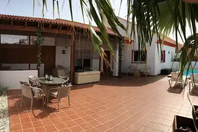 Image de Belle villa. À quelques pas de la mer et de la ville. Piscine privée. Wi-Fi et Tv gratuits