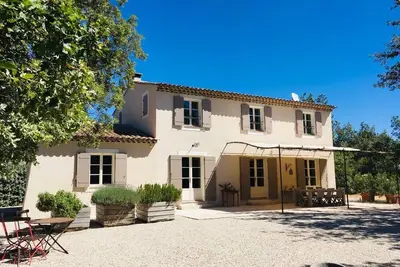 Image de villa Luberon avec piscine et grand jardin