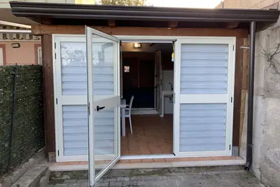 Image de chambre en bord de mer sur le front de mer Ă seulement 50m de la plage