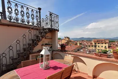 Image de Terrasse et solarium exclusifs Gabriella, vue imprenable sur la ville