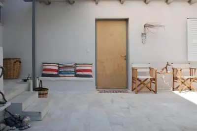 Image de Eretria: Maison de plain-pied, dans une oliveraie, à 250 de la plage