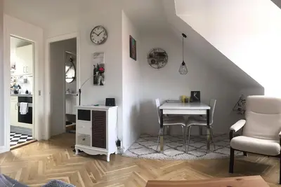 Image de Grenier confortable et magnifiquement éclairé, permettant de se rendre facilement au centre-ville