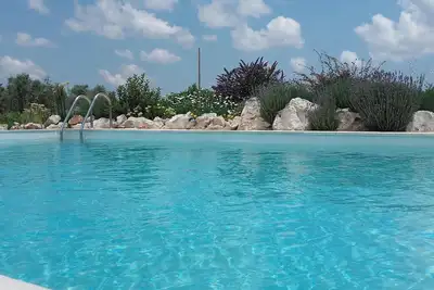 Image de Beau trullo de deux chambres, piscine privée, vue sur la campagne et wifi