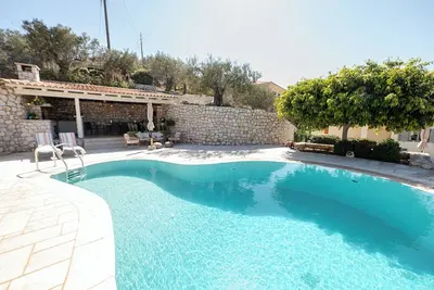 Image de Nouveau luxe villa de 4 chambres avec piscine offrant une fantastique vue sur la mer