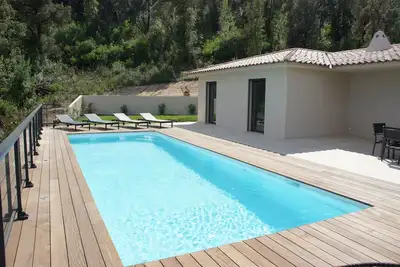 Image de Villa moderne **** piscine chauffée, idéalement située, vue mer et montagne