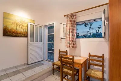 Image de Chambre Double ou Lits Jumeaux Économique Confort Parikia Livadia Beach 200m Rez-de-chaussée