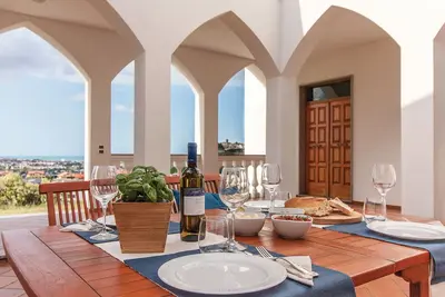 Image de Villa exclusive avec des vues panoramiques spectaculaires - Excellent emplacement ★★★★★