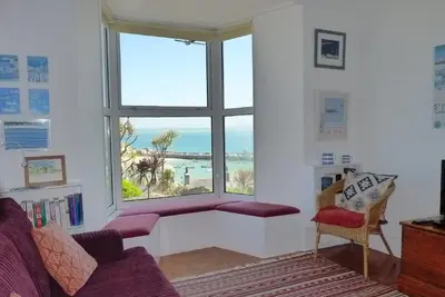Image de Appartement de vacances dans le centre de St Ives Cornwall, avec une belle vue sur la mer à travers les jardins