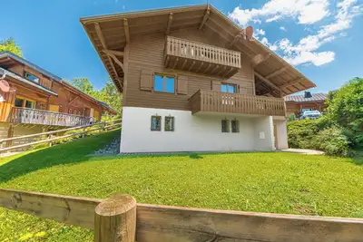 Image de Great Location Family chalet close lake, bike park. All inclusive. Multi pass