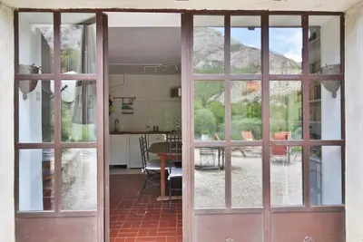 Image de A 17th Century Guest House At The Foot Of La Sainte Victoire.