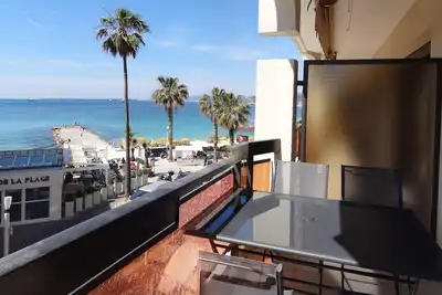 Image de Trois Pièces vue mer au centre de Juan les Pins, beau balcon et parking privé.