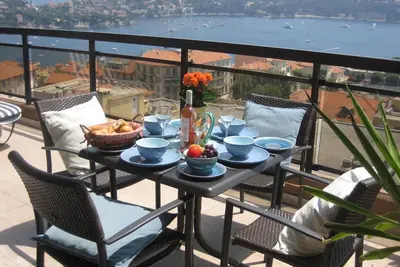 Image de Appartement magnifique, près de toute commodité avec vue panoramique.