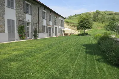 Image de élégante grande ferme privée dans les vignes avec nouvelle piscine