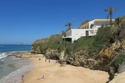 Image de Une villa climatisée, dans un grand jardin, en première ligne de la plage