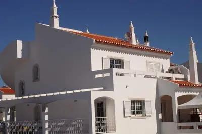 Image de Belle maison de 6 chambres, 5 salles de bains et piscine à deux pas de la plage