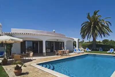 Image de Villa Camena, piscine privée, vue sur la mer