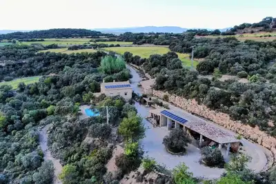 Image de Rural house with swimming pool for groups of up to 15 people