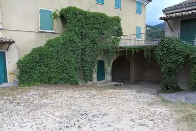 Image de Martini House, niché dans les collines verdoyantes du lac de Garde