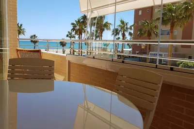 Image de First Line Beach Apartment