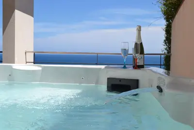 Image de Spectaculaire maison neuve en bord de mer sur la Costa Brava. Wifi, A \/ C
