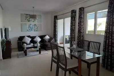 Image de Appartement au Rez-de-Chaussée avec Terrasse, Jardin et Piscine