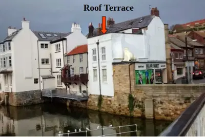 Image de Appartement de deux chambres doubles avec une fantastique terrasse sur le toit donnant sur Swing Brid