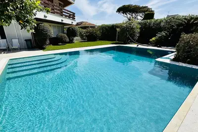 Superbe villa de luxe à quelques mètres de la mer, bain à remous et piscine privée