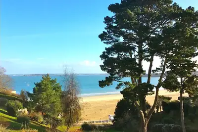 Image de Superbe vue mer du salon et terrasse, 100m plage et commerces. 424€\/sem. min.